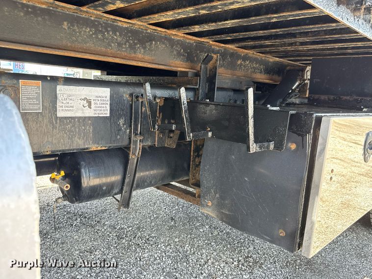 image for item EQ1464 2010 Peterbilt 340 rollback truck