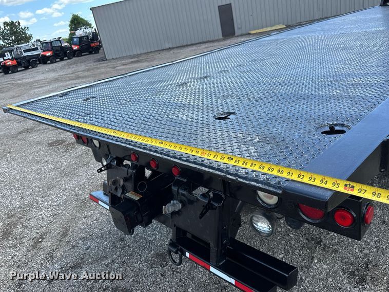 image for item EQ1464 2010 Peterbilt 340 rollback truck