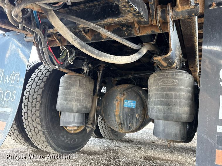 image for item EQ1464 2010 Peterbilt 340 rollback truck