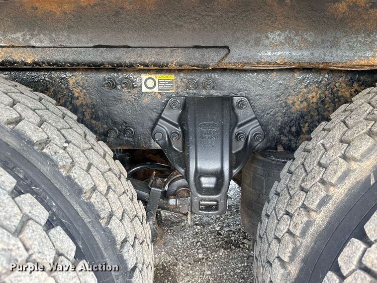 image for item EQ1464 2010 Peterbilt 340 rollback truck