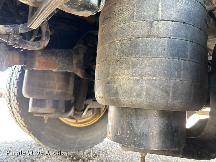 image for item EQ1464 2010 Peterbilt 340 rollback truck