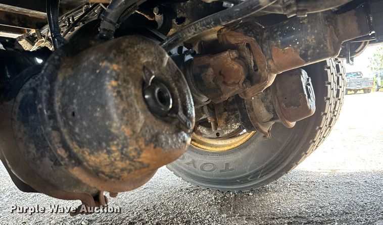 image for item EQ1464 2010 Peterbilt 340 rollback truck