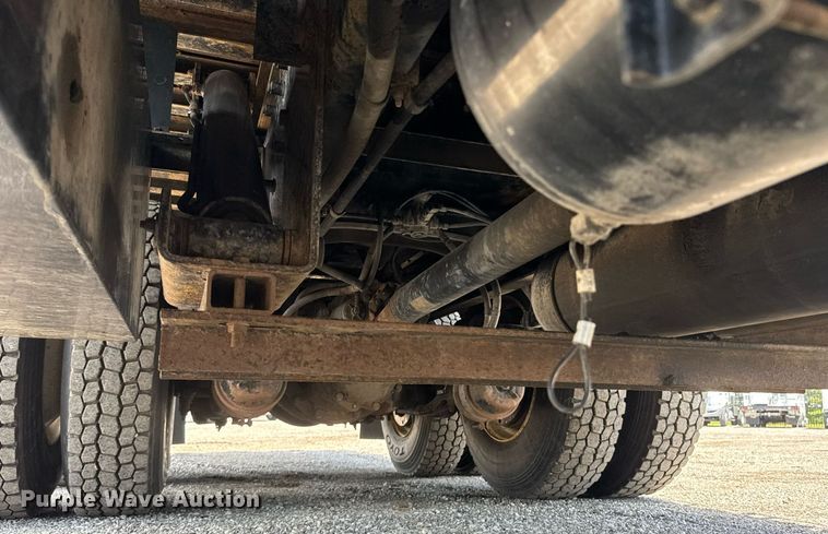 image for item EQ1464 2010 Peterbilt 340 rollback truck