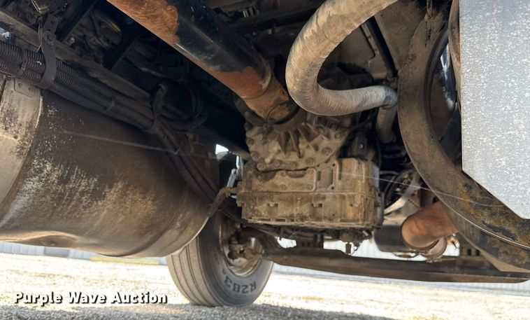 image for item EQ1464 2010 Peterbilt 340 rollback truck