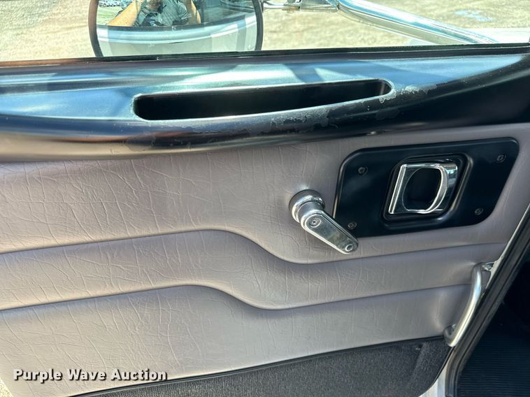 image for item EQ1464 2010 Peterbilt 340 rollback truck