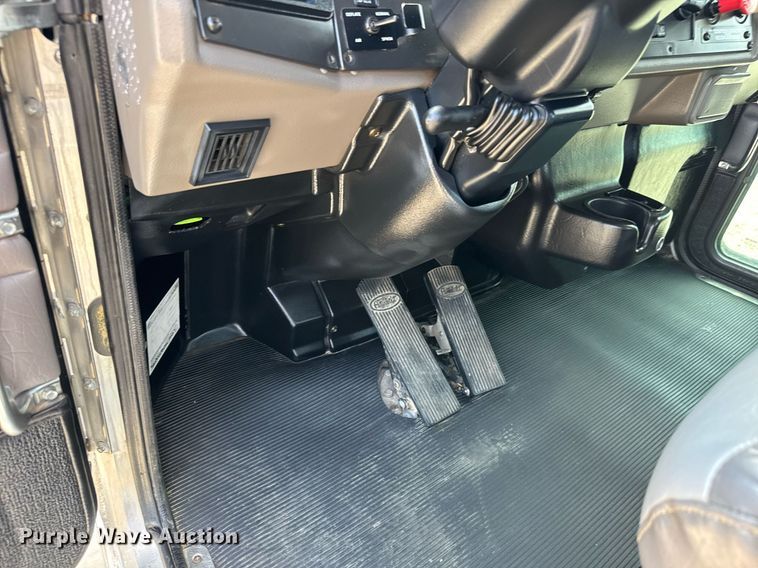 image for item EQ1464 2010 Peterbilt 340 rollback truck