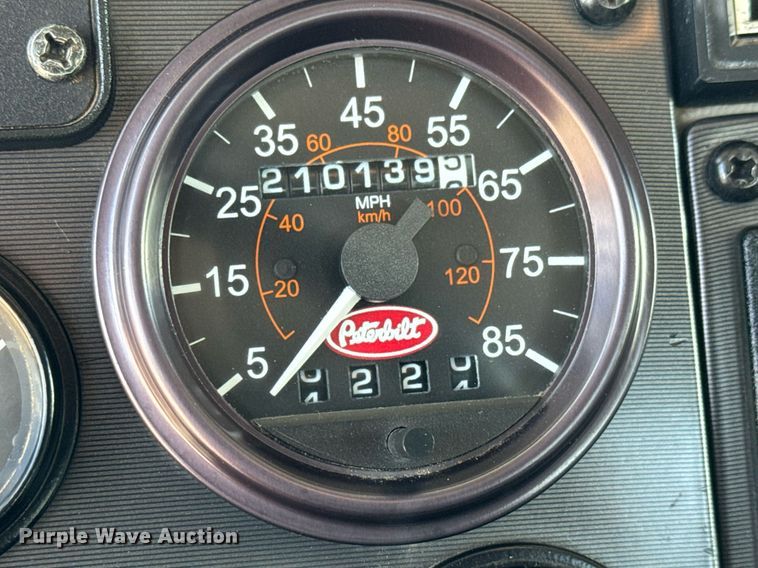 image for item EQ1464 2010 Peterbilt 340 rollback truck