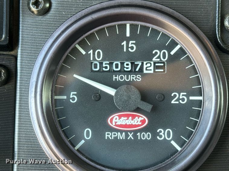 image for item EQ1464 2010 Peterbilt 340 rollback truck