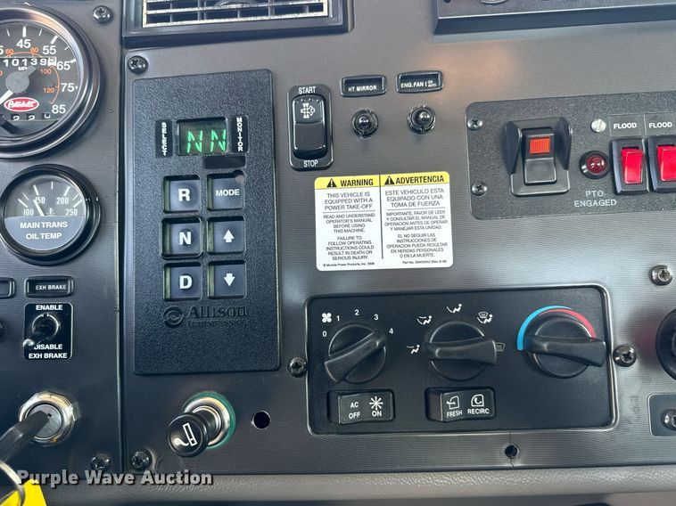 image for item EQ1464 2010 Peterbilt 340 rollback truck