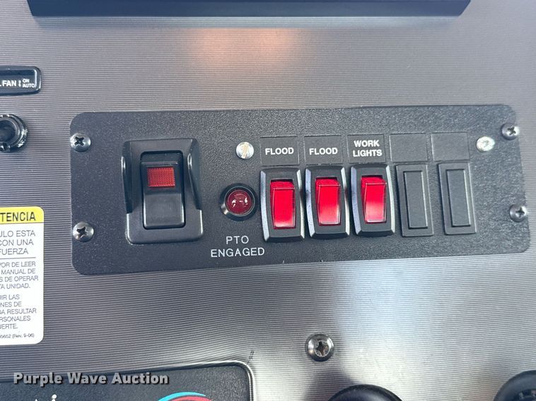 image for item EQ1464 2010 Peterbilt 340 rollback truck