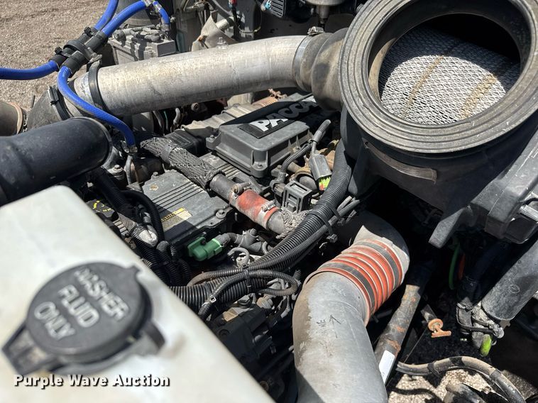 image for item EQ1464 2010 Peterbilt 340 rollback truck