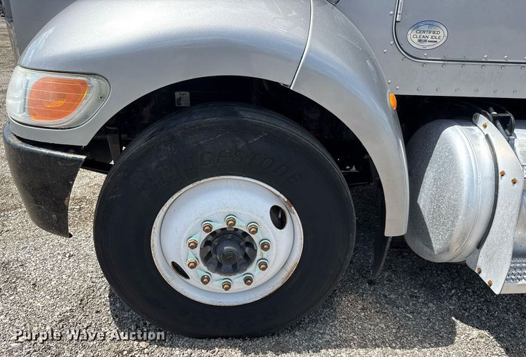 image for item EQ1464 2010 Peterbilt 340 rollback truck