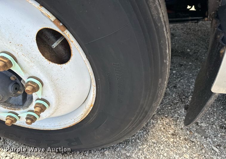 image for item EQ1464 2010 Peterbilt 340 rollback truck