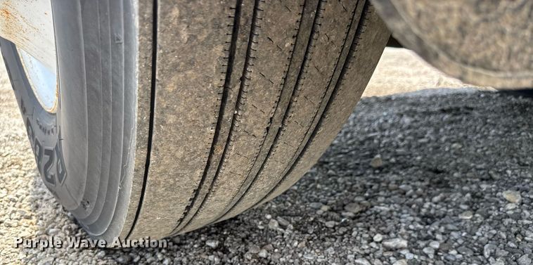 image for item EQ1464 2010 Peterbilt 340 rollback truck