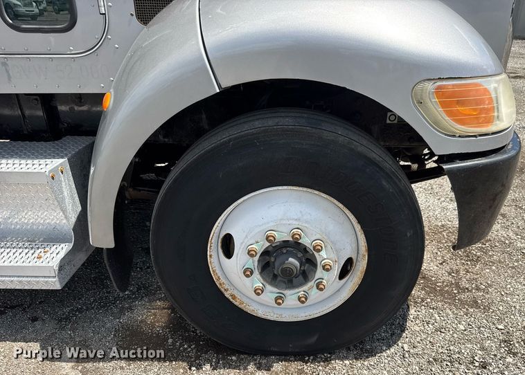 image for item EQ1464 2010 Peterbilt 340 rollback truck