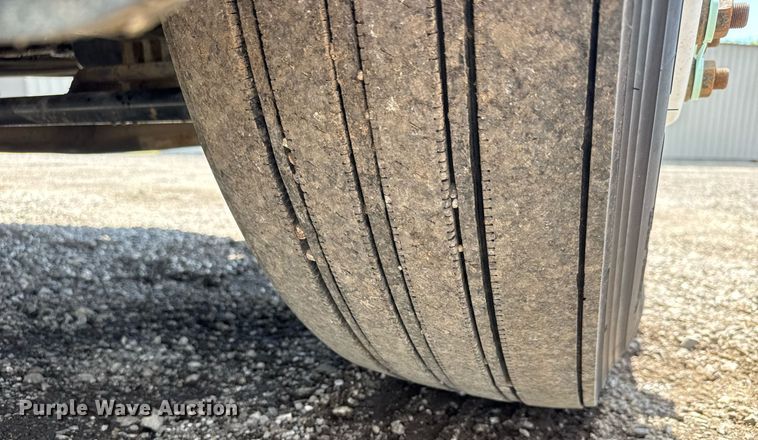 image for item EQ1464 2010 Peterbilt 340 rollback truck