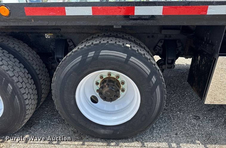 image for item EQ1464 2010 Peterbilt 340 rollback truck