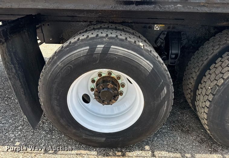 image for item EQ1464 2010 Peterbilt 340 rollback truck