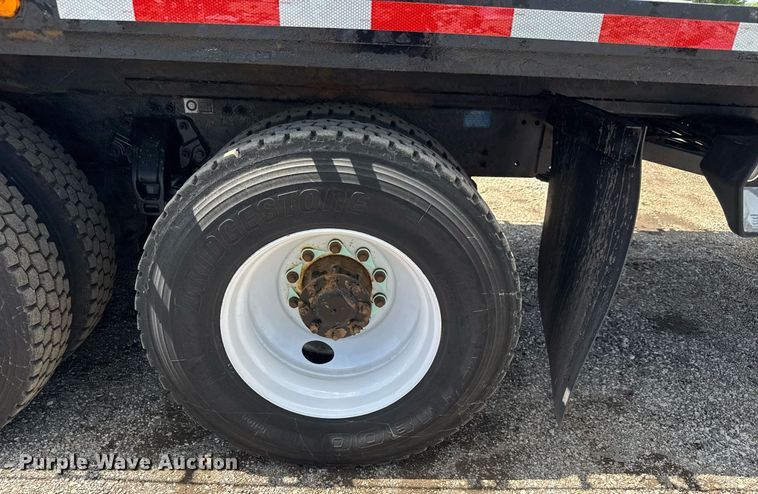 image for item EQ1464 2010 Peterbilt 340 rollback truck