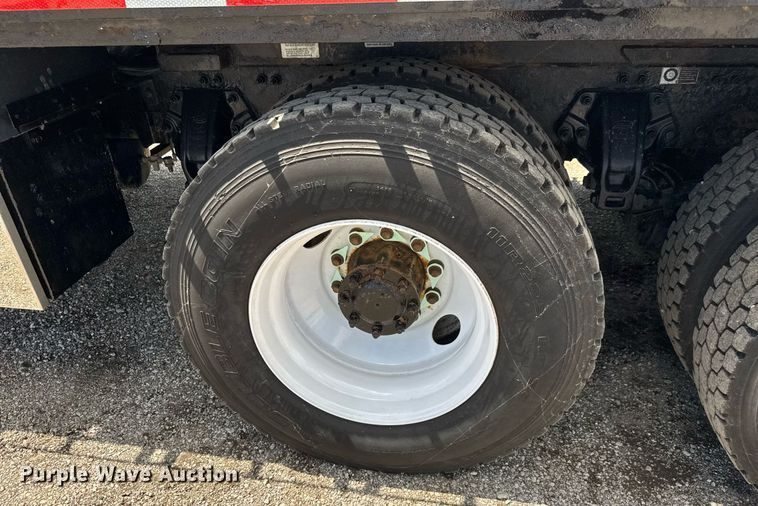 image for item EQ1464 2010 Peterbilt 340 rollback truck