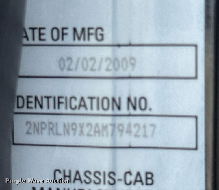 image for item EQ1464 2010 Peterbilt 340 rollback truck