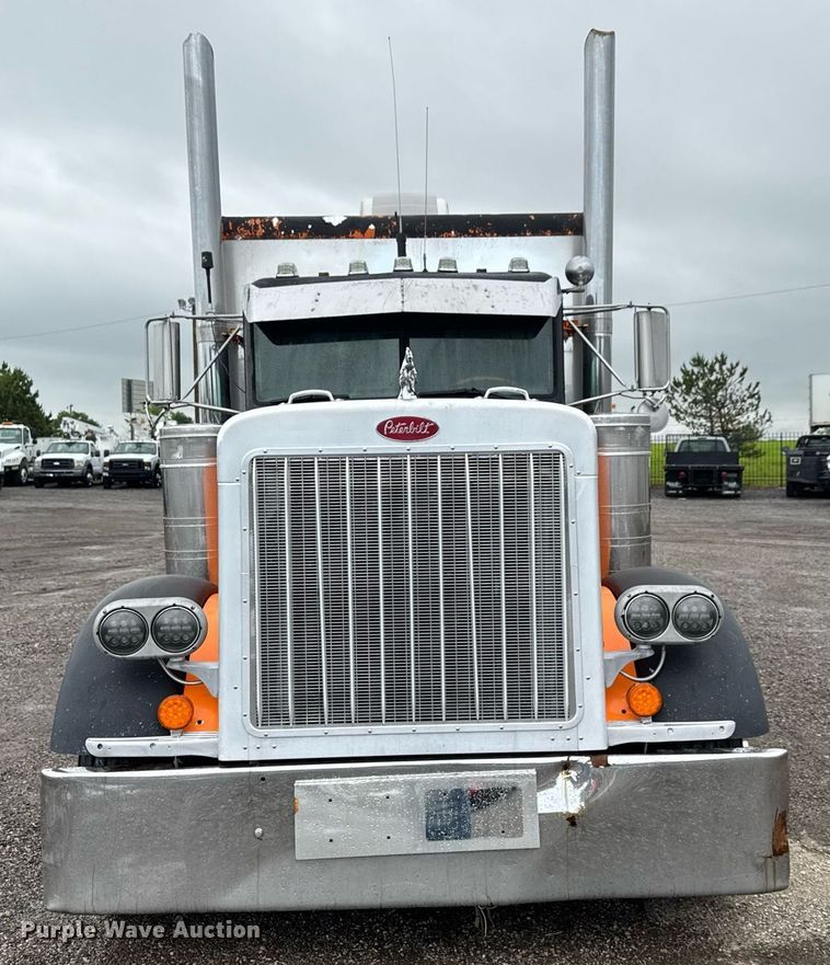 image for item EQ1471 1996 Peterbilt 379 semi truck