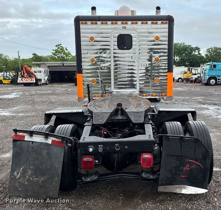 image for item EQ1471 1996 Peterbilt 379 semi truck