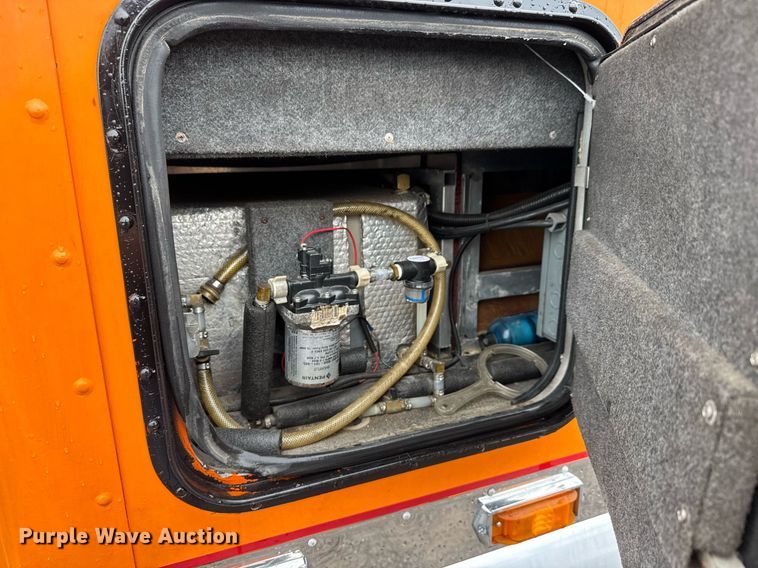 image for item EQ1471 1996 Peterbilt 379 semi truck