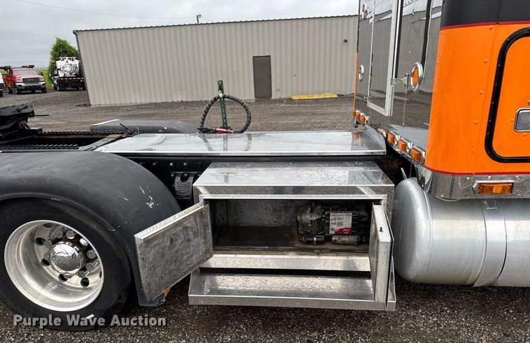image for item EQ1471 1996 Peterbilt 379 semi truck
