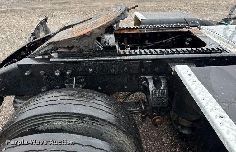 image for item EQ1471 1996 Peterbilt 379 semi truck