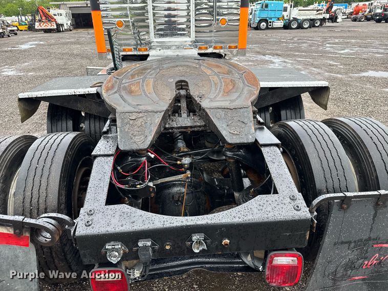 image for item EQ1471 1996 Peterbilt 379 semi truck