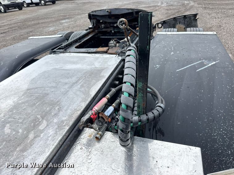 image for item EQ1471 1996 Peterbilt 379 semi truck