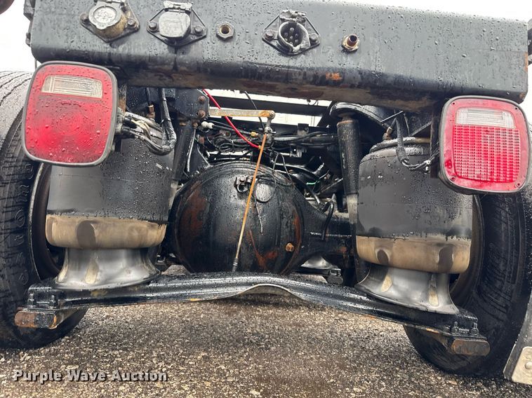 image for item EQ1471 1996 Peterbilt 379 semi truck