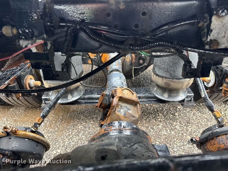 image for item EQ1471 1996 Peterbilt 379 semi truck