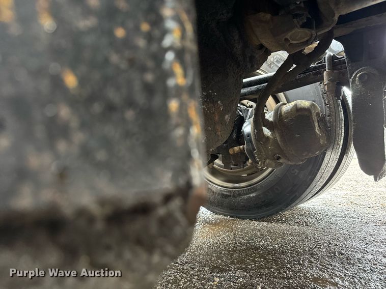 image for item EQ1471 1996 Peterbilt 379 semi truck