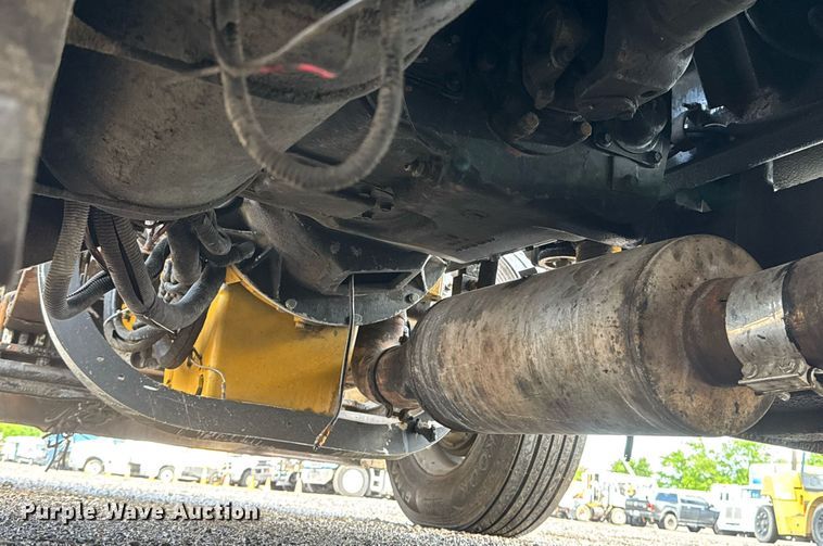 image for item EQ1471 1996 Peterbilt 379 semi truck