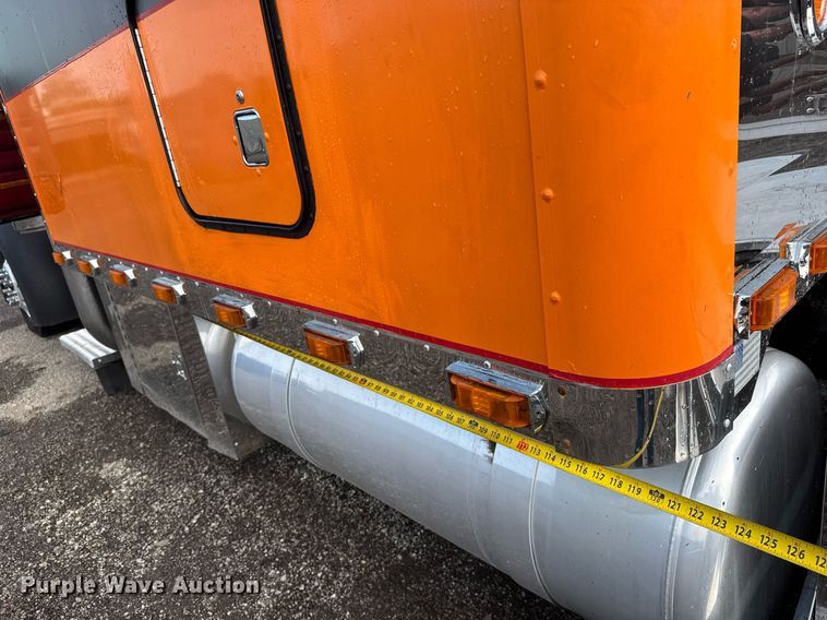 image for item EQ1471 1996 Peterbilt 379 semi truck