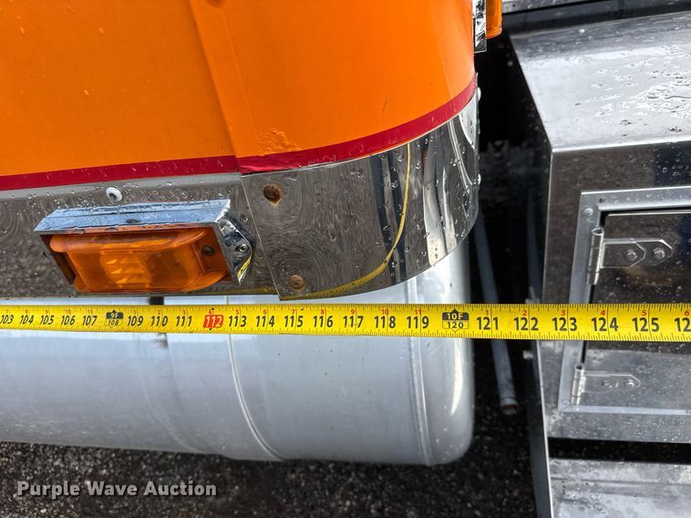 image for item EQ1471 1996 Peterbilt 379 semi truck