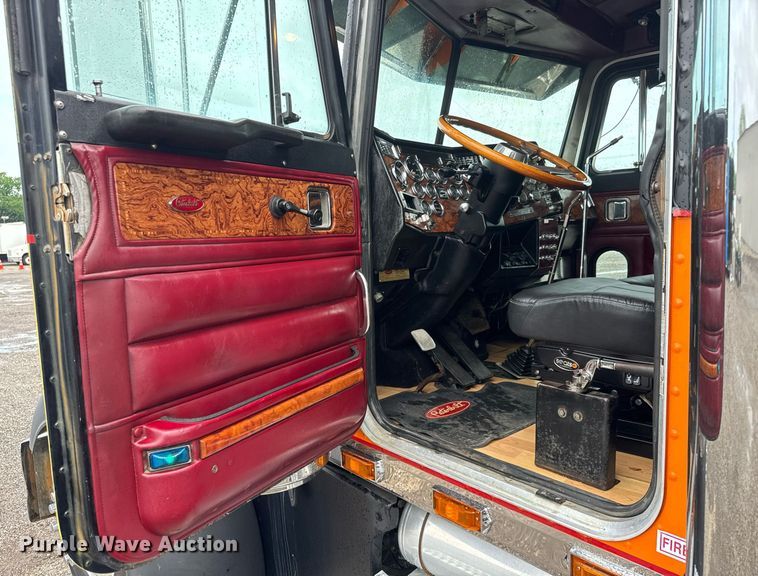 image for item EQ1471 1996 Peterbilt 379 semi truck