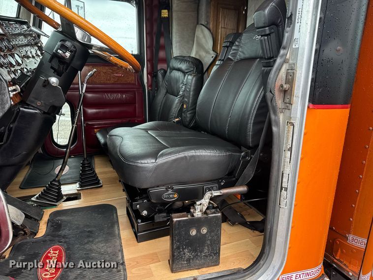 image for item EQ1471 1996 Peterbilt 379 semi truck