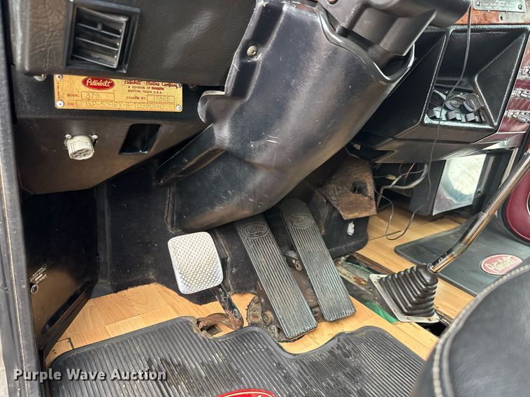 image for item EQ1471 1996 Peterbilt 379 semi truck