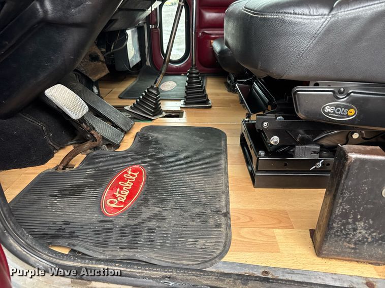image for item EQ1471 1996 Peterbilt 379 semi truck