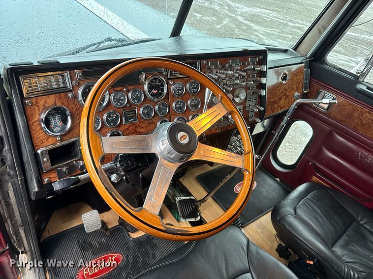 image for item EQ1471 1996 Peterbilt 379 semi truck