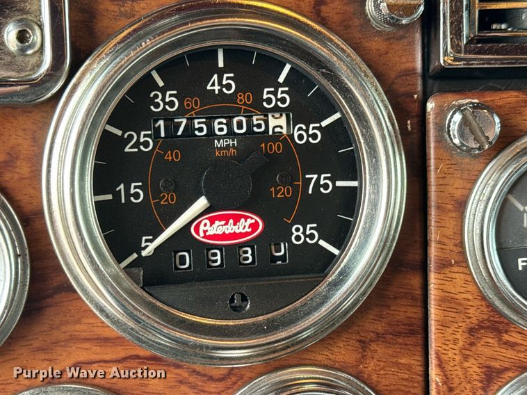 image for item EQ1471 1996 Peterbilt 379 semi truck