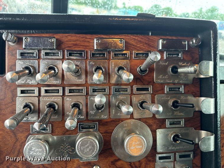 image for item EQ1471 1996 Peterbilt 379 semi truck