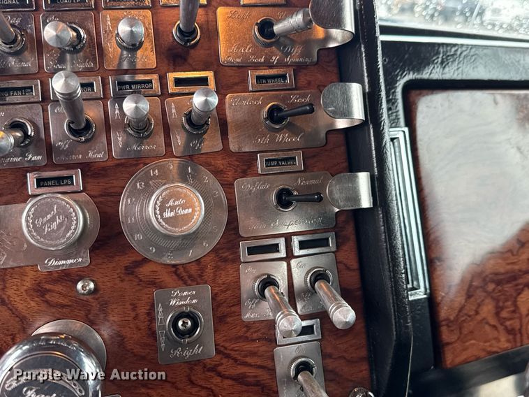 image for item EQ1471 1996 Peterbilt 379 semi truck