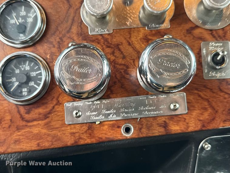 image for item EQ1471 1996 Peterbilt 379 semi truck