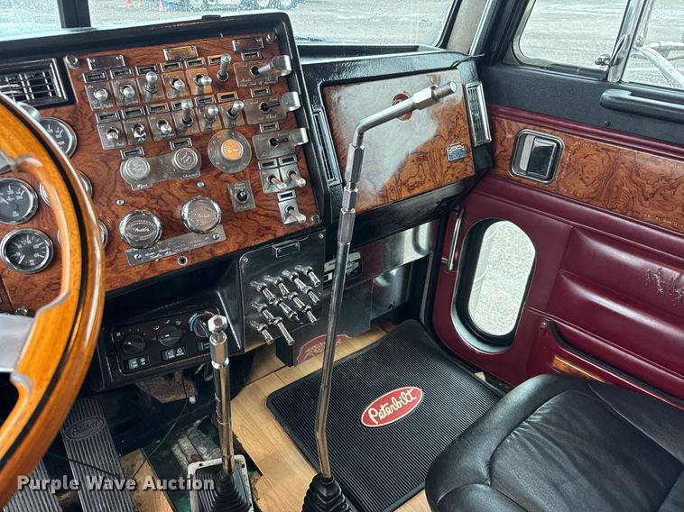 image for item EQ1471 1996 Peterbilt 379 semi truck