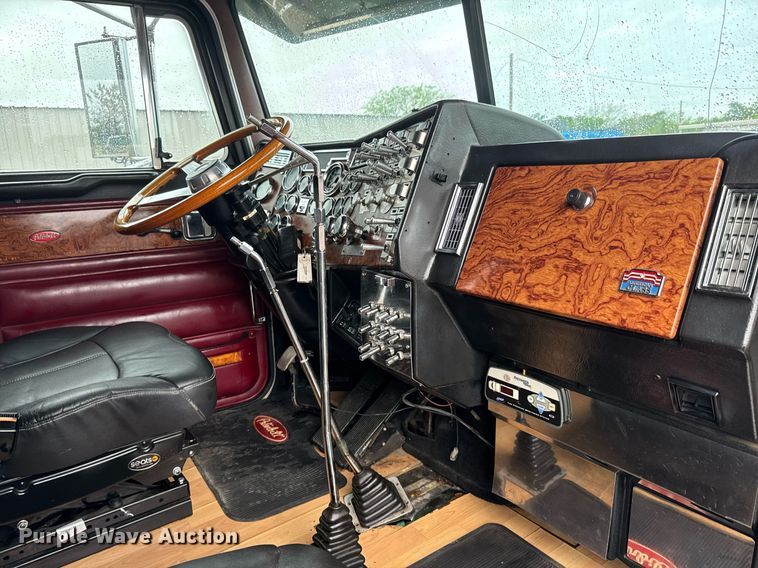 image for item EQ1471 1996 Peterbilt 379 semi truck