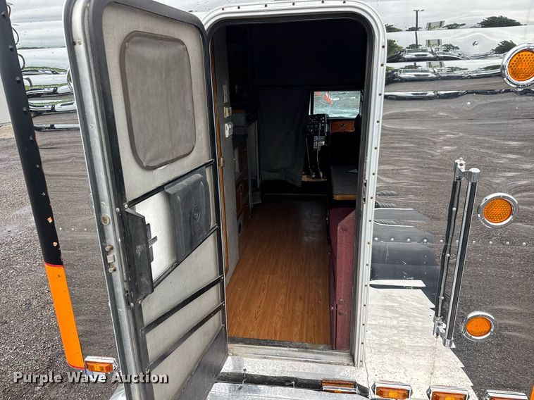 image for item EQ1471 1996 Peterbilt 379 semi truck